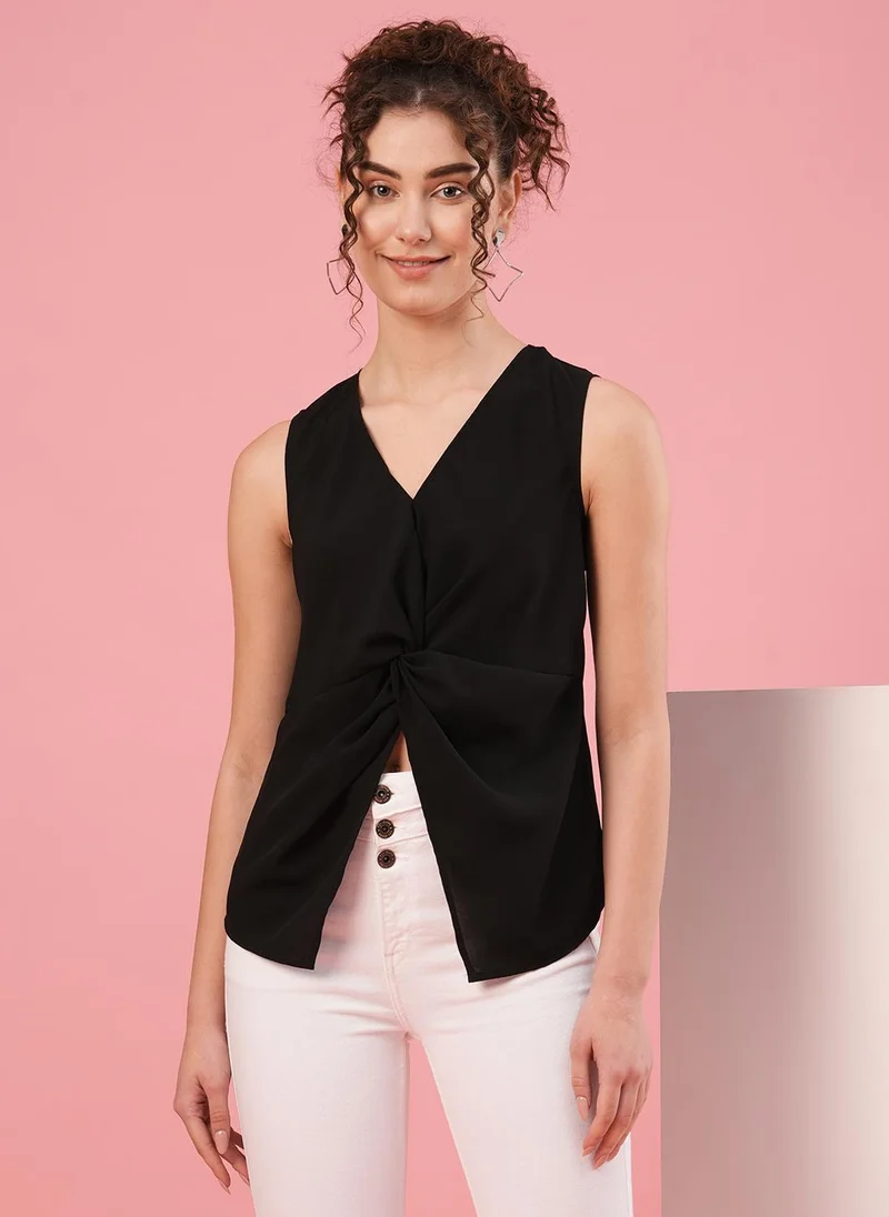 جلو باص Globus Women Black V-Neck Twisted Top